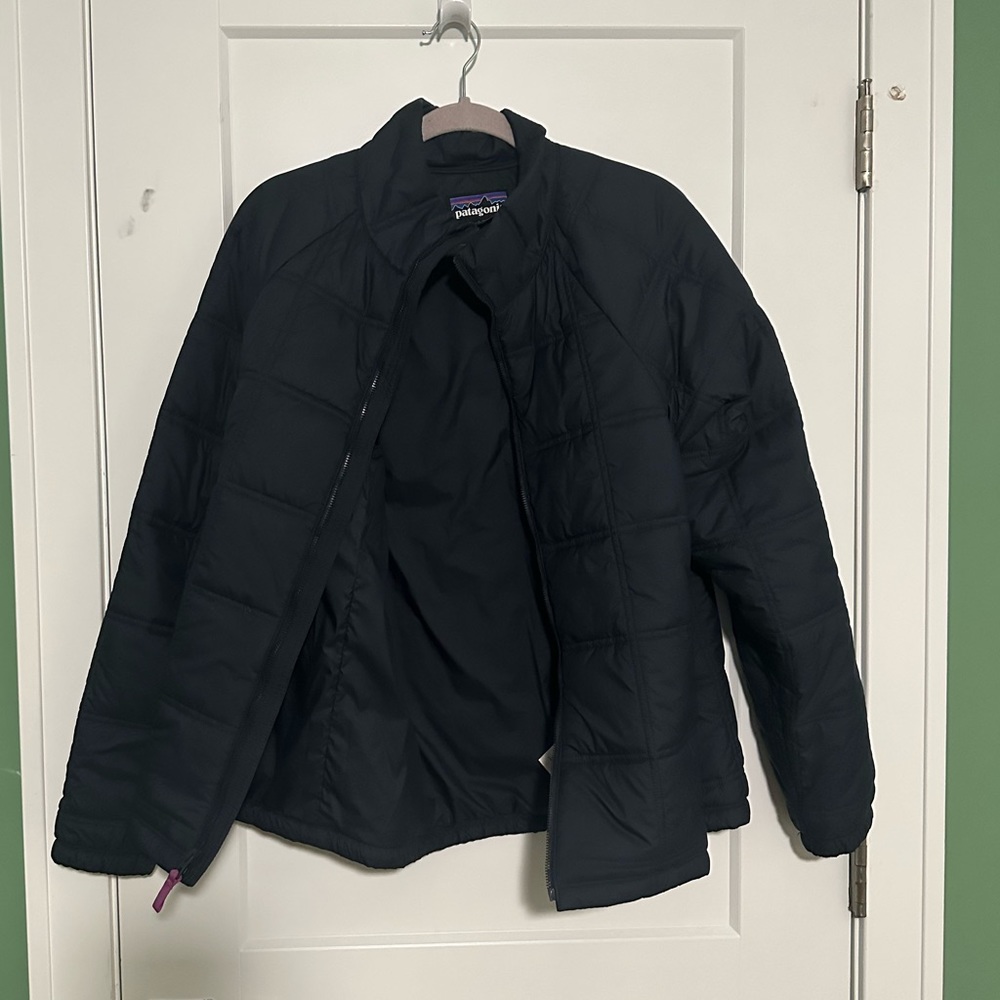 COPY - Patagonia women’s puffer jacket, navy, size large